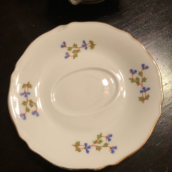 Gravy bowl and under plate - Picture 6 of 8